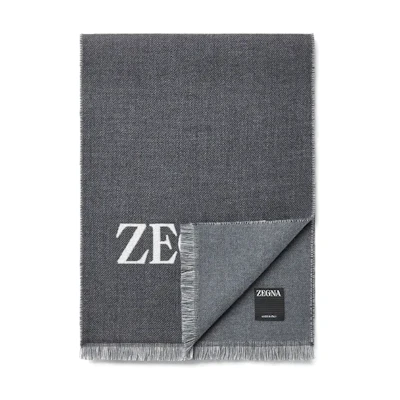 Zegna Grey Wool Scarf with Stylish Comfort and Logo Design. Z4L50S-24A-GR1