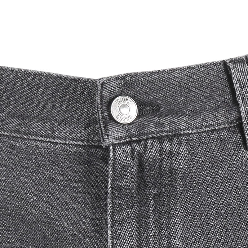 Purchase Zegna 直筒修身灰色牛仔褲附品牌標誌與前側按扣口袋。 UCIC1A6-CITY-004