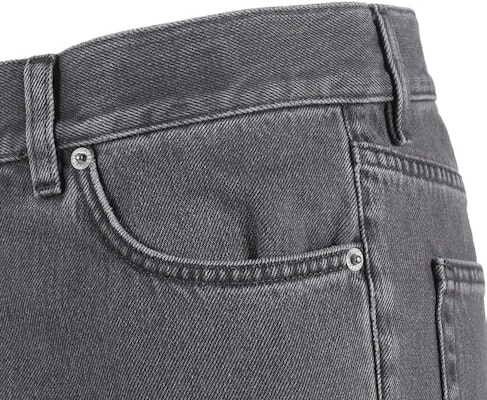 Zegna 直筒修身灰色牛仔褲附品牌標誌與前側按扣口袋。 UCIC1A6-CITY-004 Sizing Zegna 直筒修身灰色牛仔褲附品牌標誌與前側按扣口袋。 UCIC1A6-CITY-004