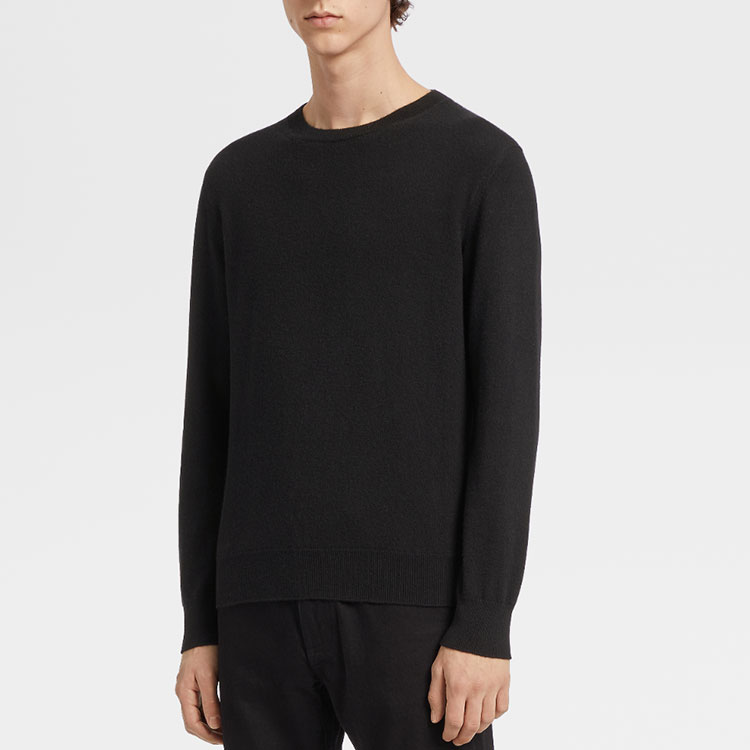 Lookbook Zegna FW22 Baju Sejuk Crewneck Hitam Solid Lelaki. E8K10110K09