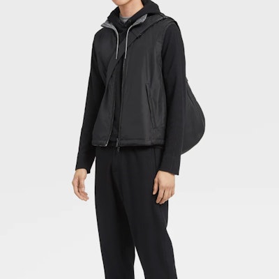 제냐 FW22 리버서블 블랙 조끼 - 지퍼, 스트링, 포켓 포함. E7T33-7110B-001 Shop 제냐 FW22 리버서블 블랙 조끼 - 지퍼, 스트링, 포켓 포함. E7T33-7110B-001