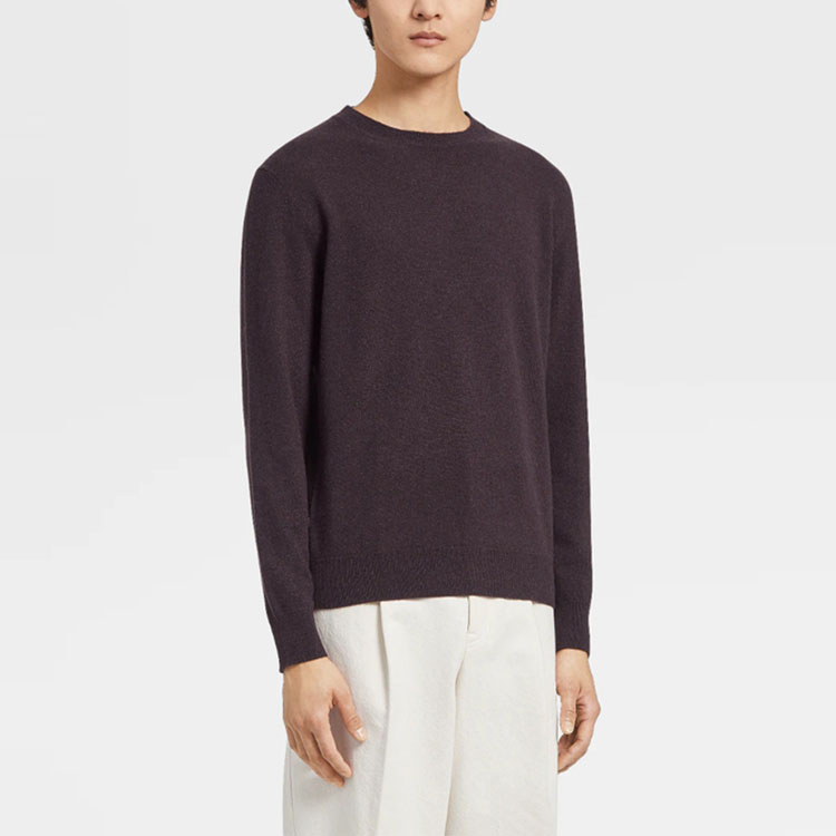 Lookbook Zegna FW22 Suéter Tejido Cuello Redondo Color Sólido Púrpura Oscuro. UAK10-110-L98