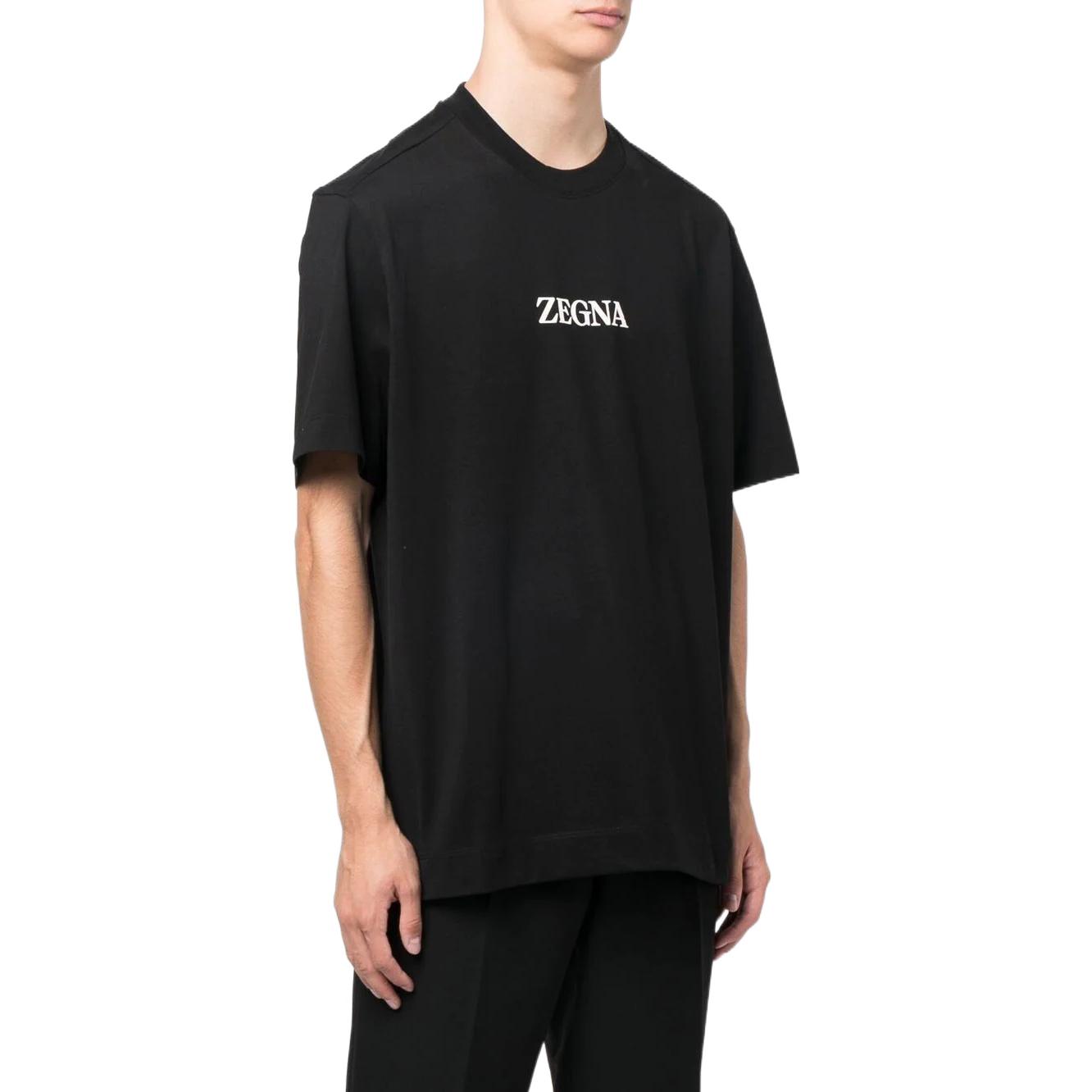 Shop Zegna FW22 Kaos Hitam Crewneck Pria dengan Cetak Logo. E7364-A777-K09