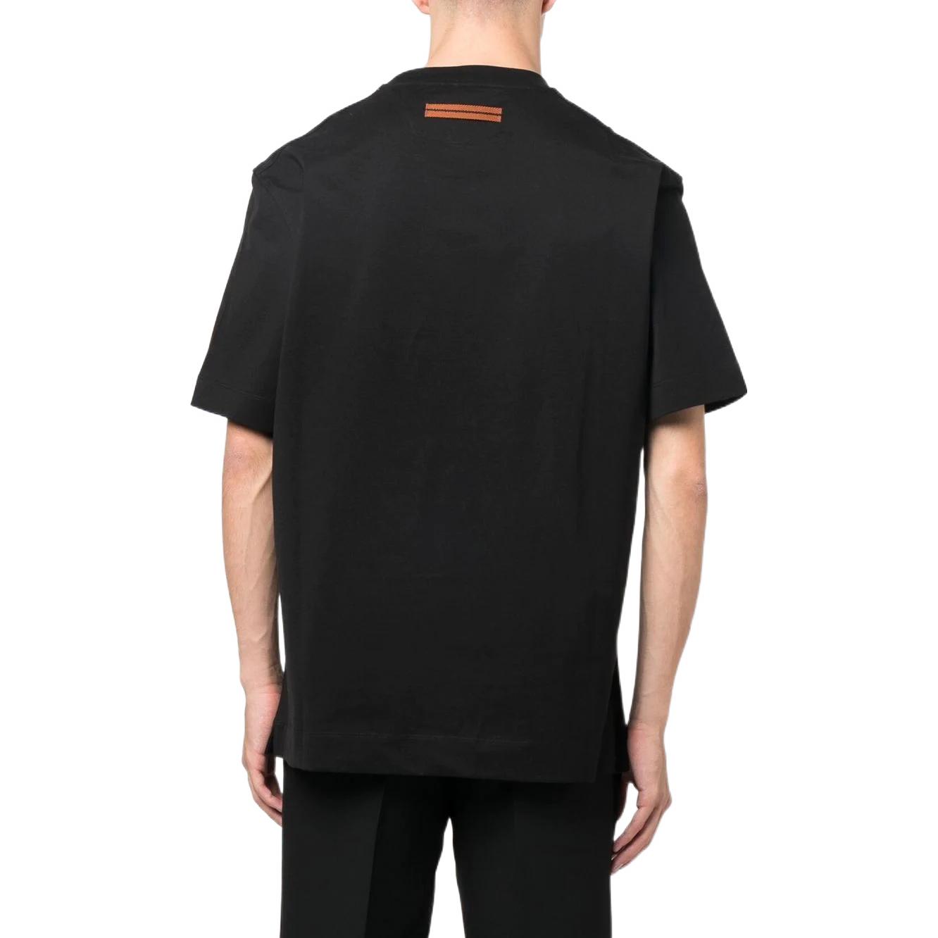 Purchase Zegna FW22 Kaos Hitam Crewneck Pria dengan Cetak Logo. E7364-A777-K09