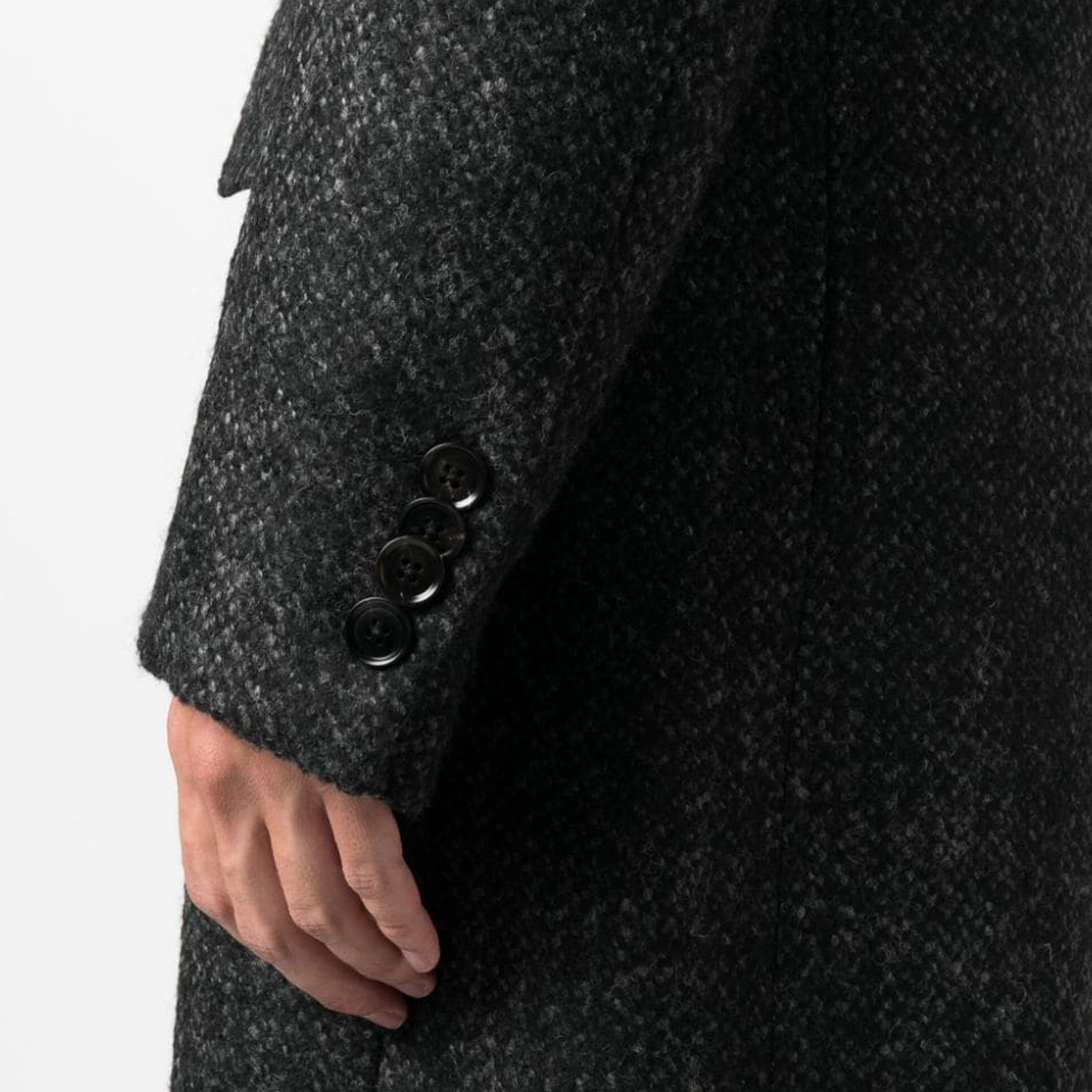 Details for Zegna FW23 Blazer Largo Medio Solapa Notch y Un Solo Botón en Color Carbón. 68973-5A64GJ-3G0