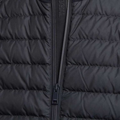 ゼニア FW23 ネイビーブルー ソリッドパッチワーク ハイネック カジュアルベスト UCM99-A6CCT-132 Details for ゼニア FW23 ネイビーブルー ソリッドパッチワーク ハイネック カジュアルベスト UCM99-A6CCT-132