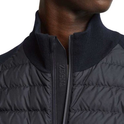 ゼニア FW23 ネイビーブルー ソリッドパッチワーク ハイネック カジュアルベスト UCM99-A6CCT-132 Sizing ゼニア FW23 ネイビーブルー ソリッドパッチワーク ハイネック カジュアルベスト UCM99-A6CCT-132