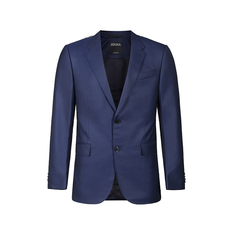Lookbook Zegna FW24 海軍藍色單排扣西裝，雙開叉設計 83753-4A8221-225