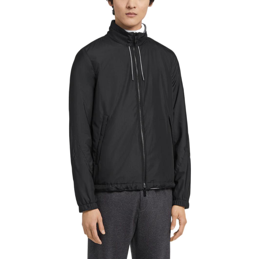 Lookbook Zegna FW24 Zephyr 黑色雙面防風拉鍊夾克外套。 E7T33-7124B-001