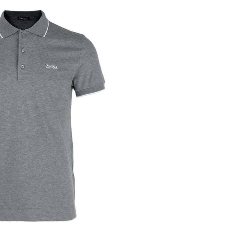 Sizing Zegna SS23 灰色短袖襯衫搭配標誌刺繡與條紋飾邊。 E7358A5B746-K95