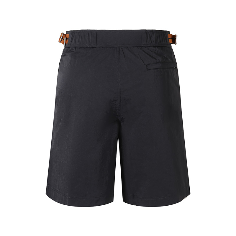 Lookbook Zegna SS24 黑色中腰直筒沙灘短褲附拉鍊。 N7B73-2410-001