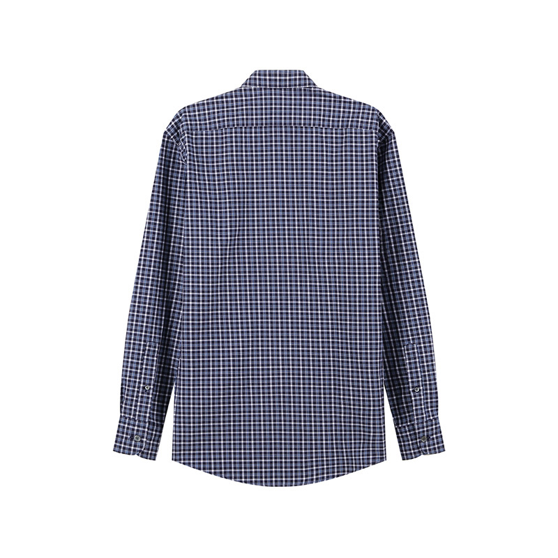 Lookbook Zegna SS24 男士深藍色格紋長袖襯衫。 UDX21-A7SRF5-217
