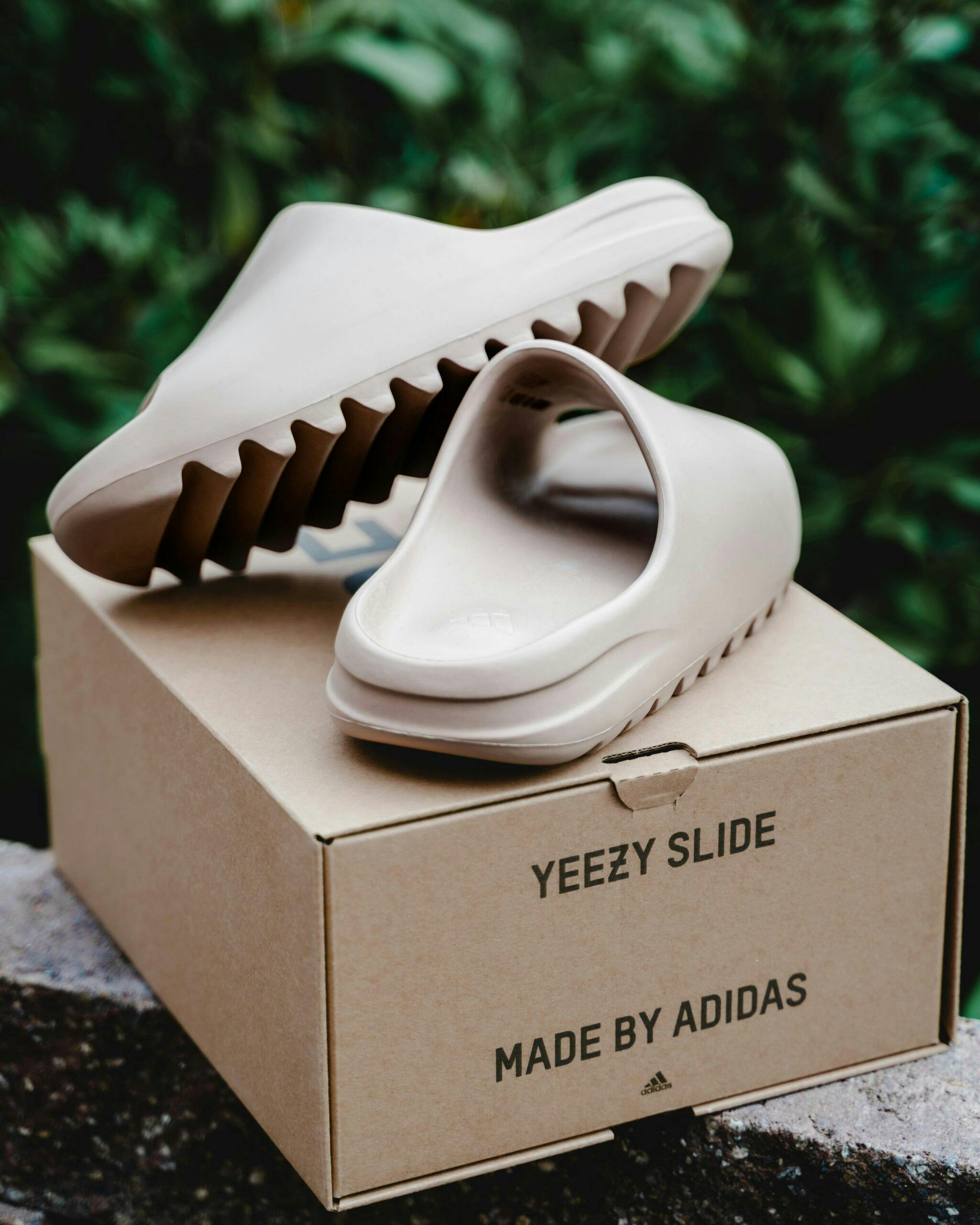 Yeezy Slide：潮流的演變 - Novelship News